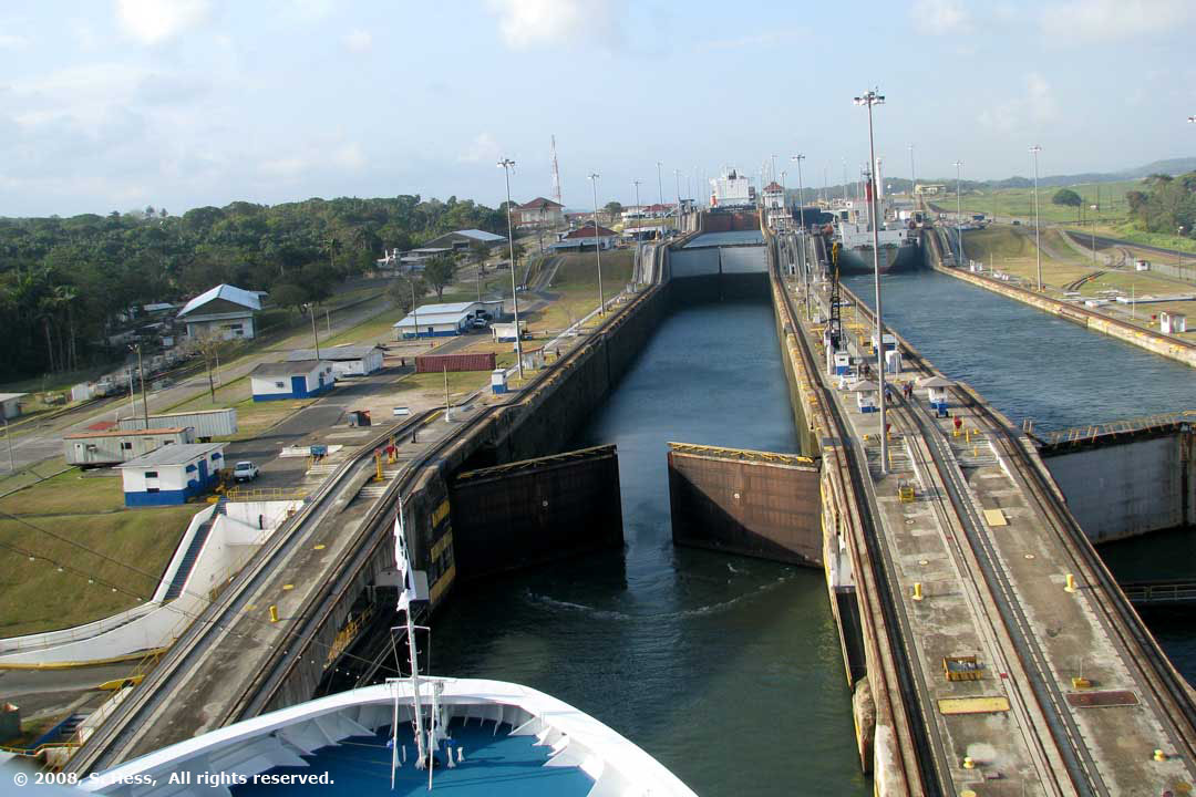 Lower gate opens to admit Coral Princess into Gatun Locks